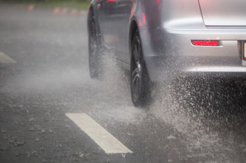 Driving Tips to Avoid an Accident in Rainy Weather 
